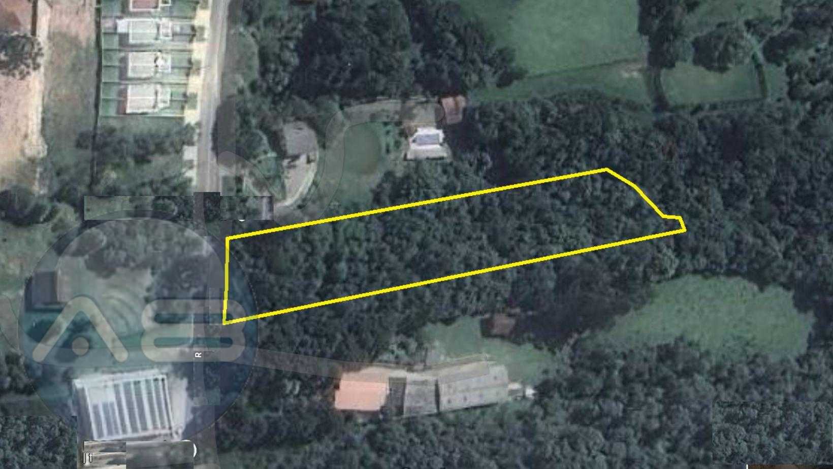 Imóvel urbano de 11.000 m  com natureza exuberante a 11 km de ...