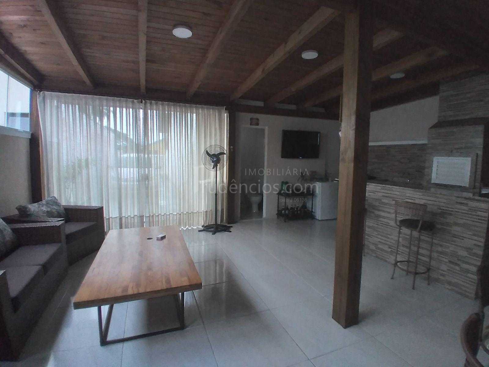 Casa Completa em Guaratuba com Móveis Planejados, Churrasqueir...