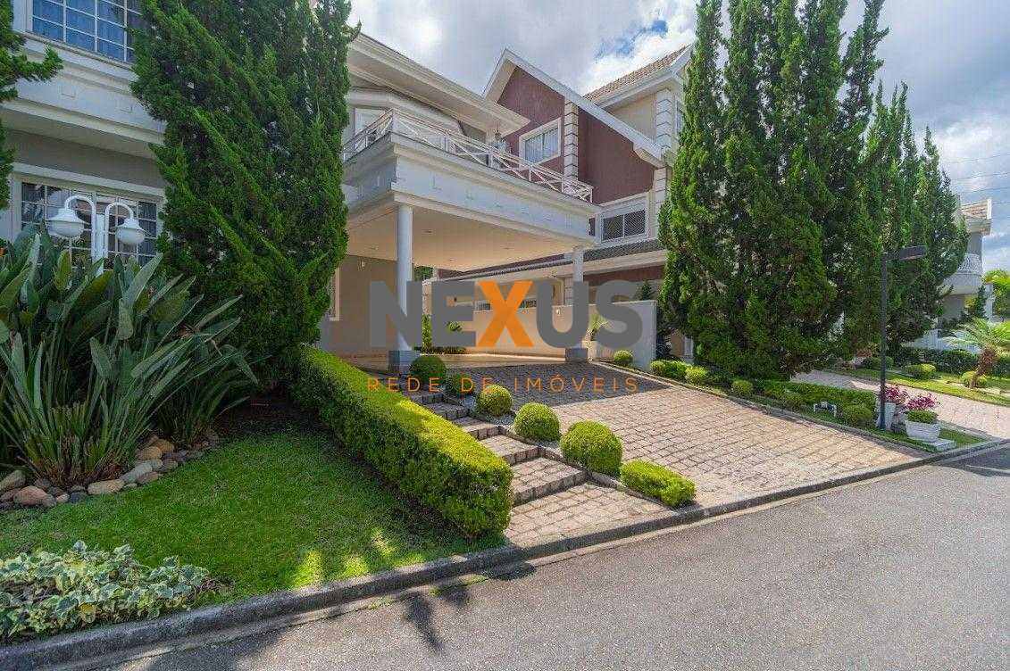 Casa Espaçosa em Condomínio Fechado em Santa Felicidade  Confo...