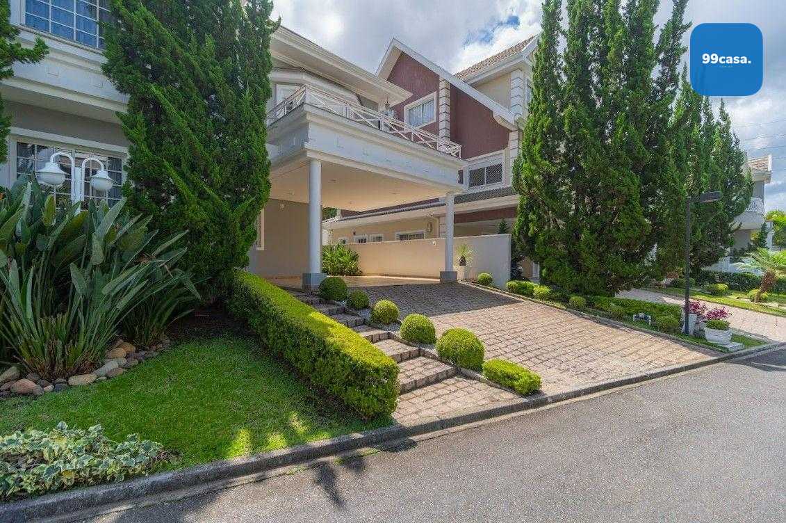 Casa Espaçosa em Condomínio Fechado em Santa Felicidade  Confo...