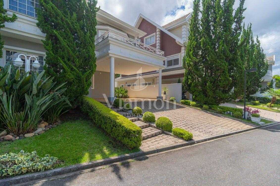 Casa Espaçosa em Condomínio Fechado em Santa Felicidade  Confo...