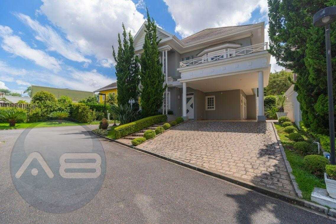 Casa Espaçosa em Condomínio Fechado em Santa Felicidade  Confo...