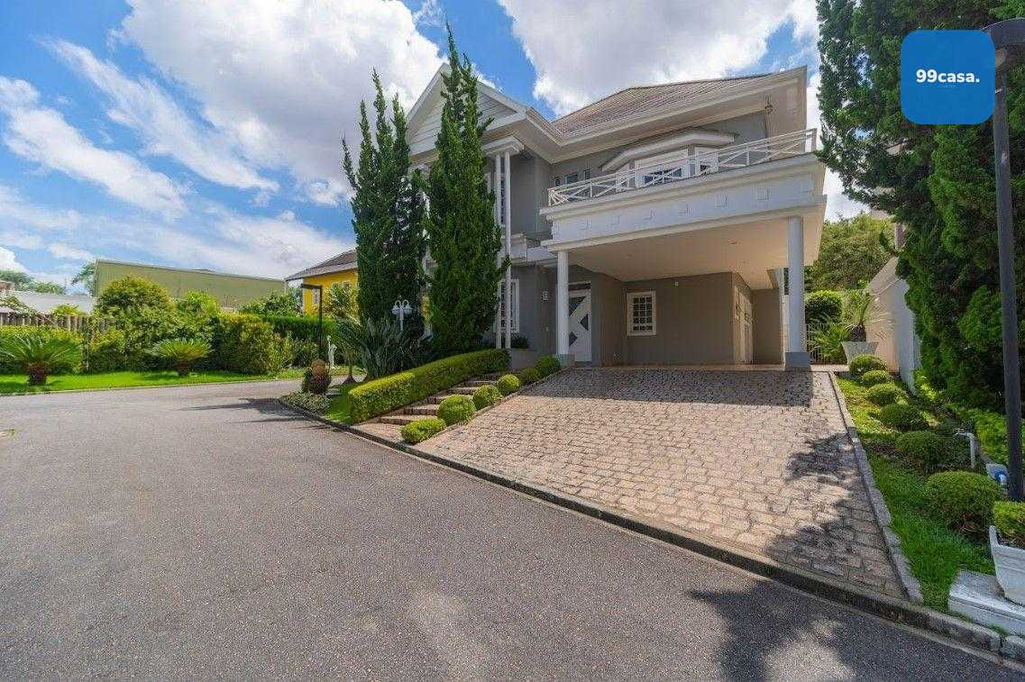 Casa Espaçosa em Condomínio Fechado em Santa Felicidade  Confo...