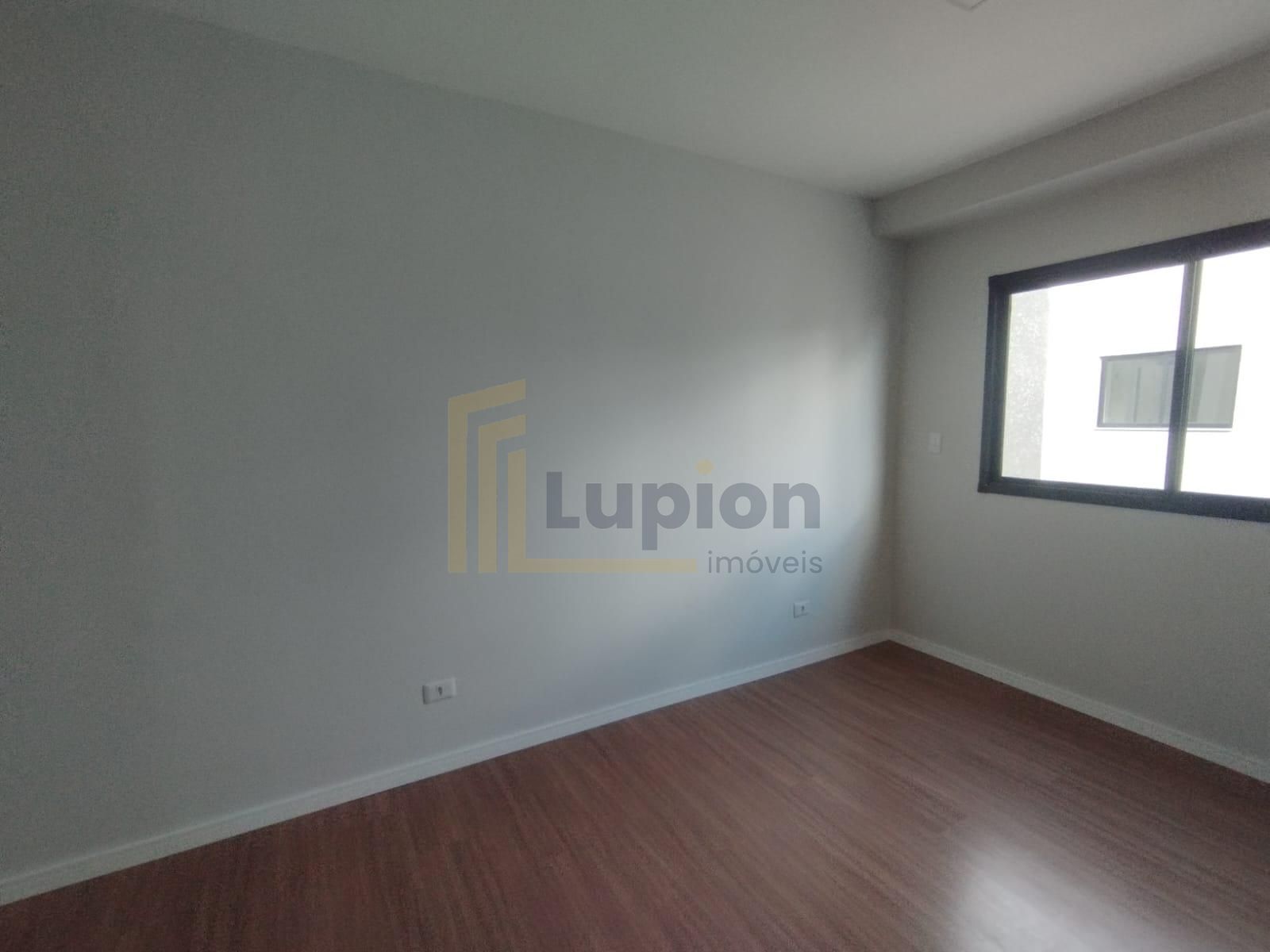 Sobrado Amplo e Moderno com Diferenciais à Venda no Bairro Ube...