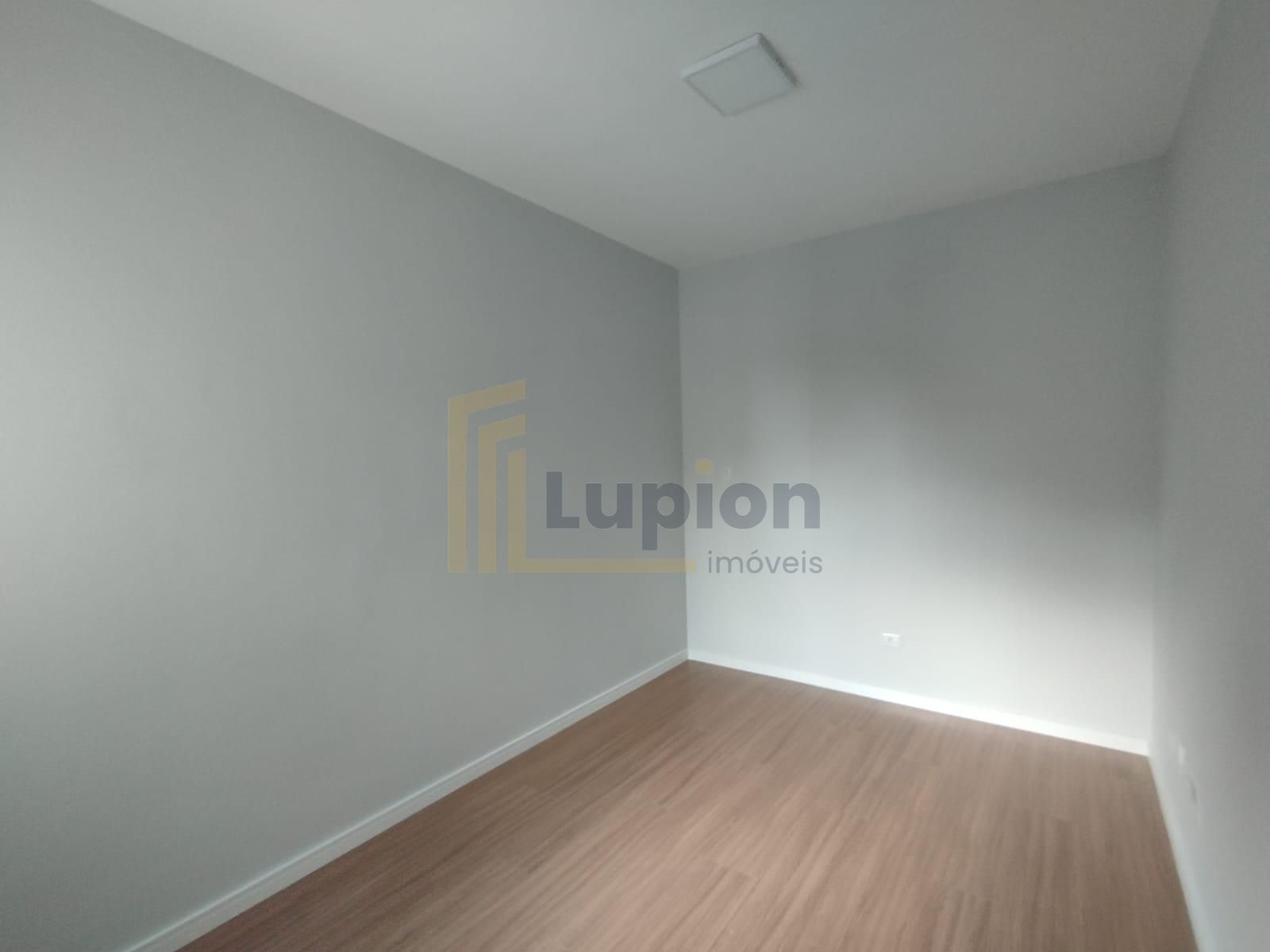 Sobrado Amplo e Moderno com Diferenciais à Venda no Bairro Ube...