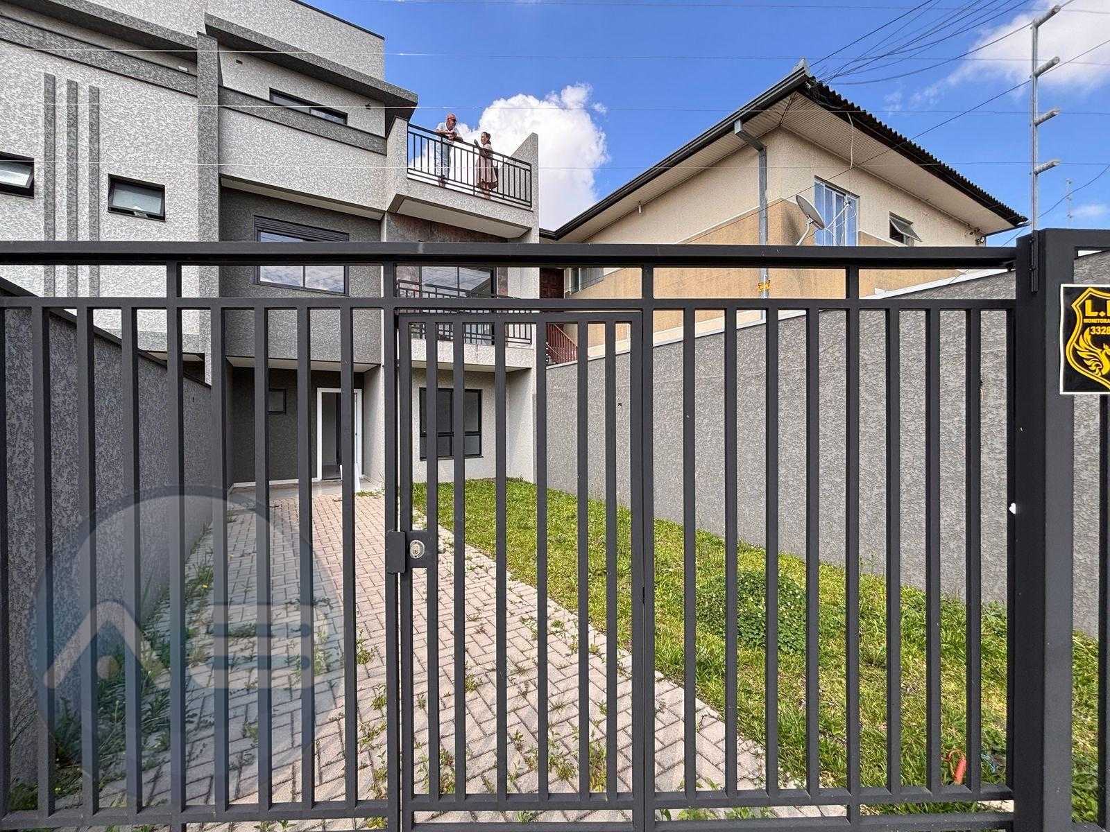 Sobrado à Venda no Bairro Uberaba  3 Quartos, Suíte e Ático