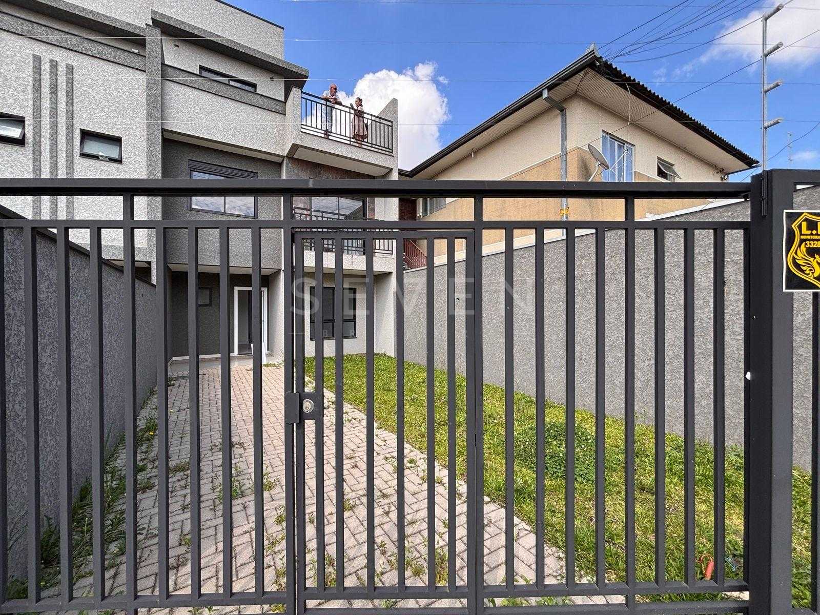 Sobrado à Venda no Bairro Uberaba  3 Quartos, Suíte e Ático