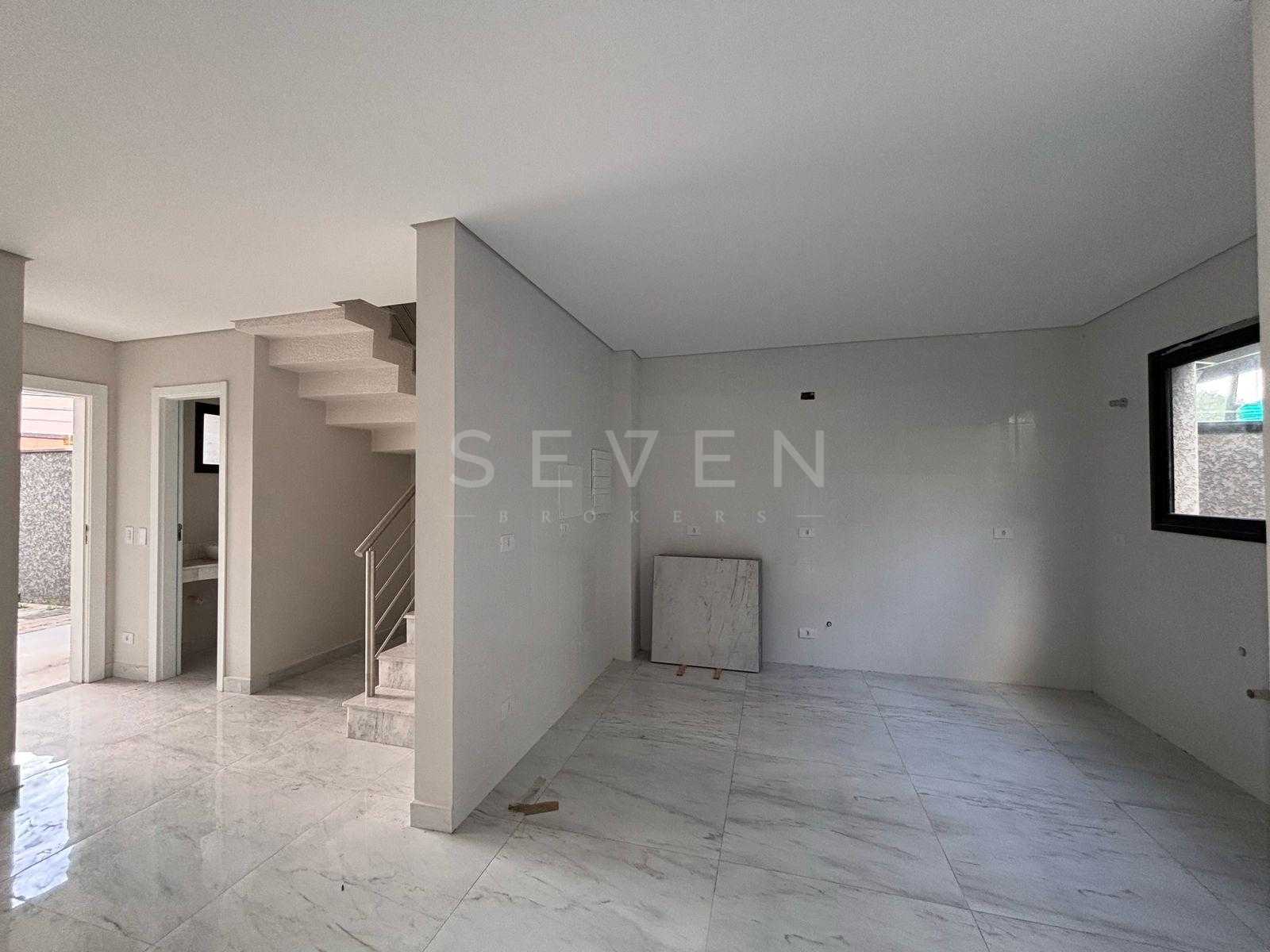 Sobrado à Venda no Bairro Uberaba  3 Quartos, Suíte e Ático