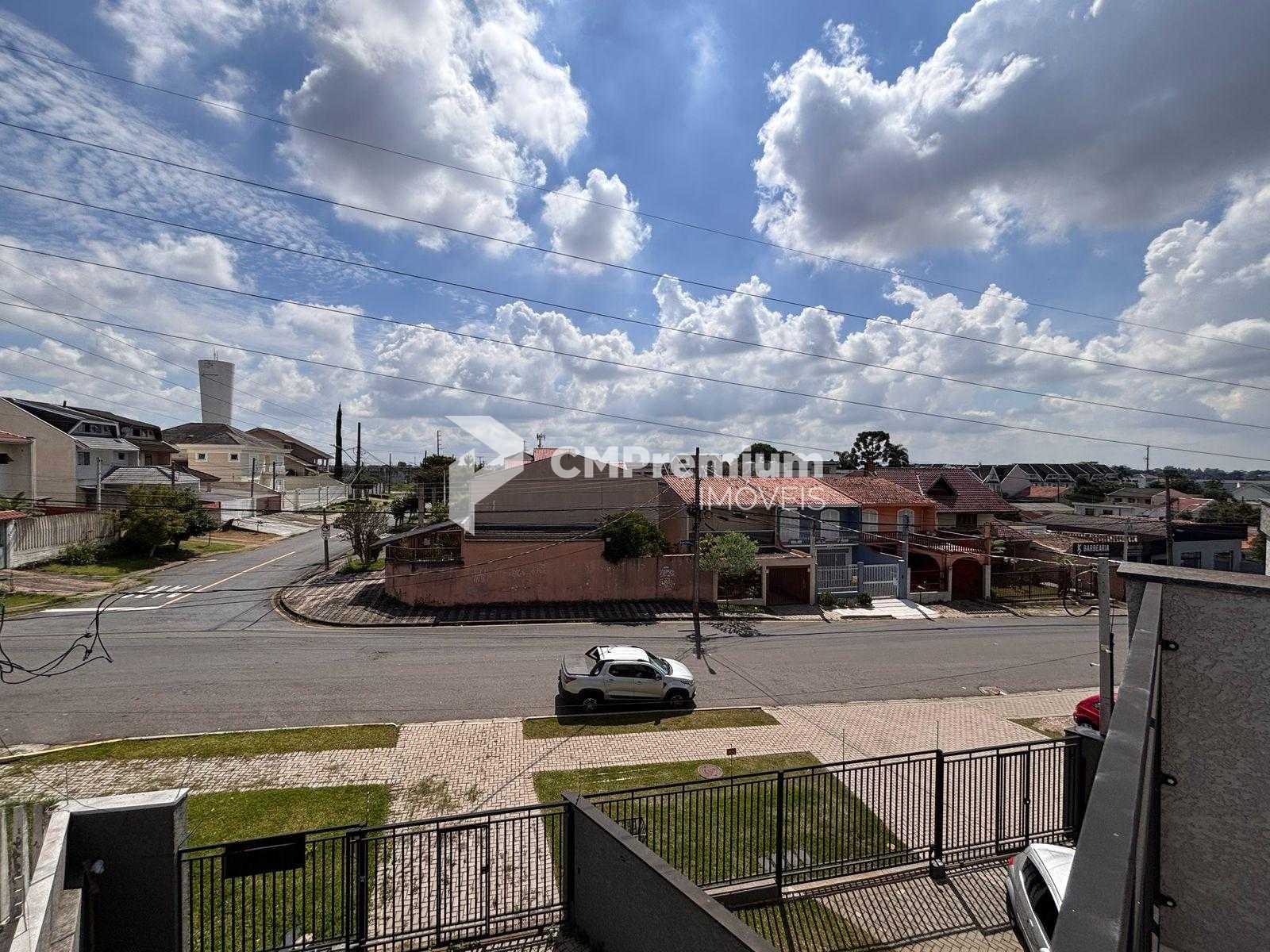 Sobrado à Venda no Bairro Uberaba  3 Quartos, Suíte e Ático