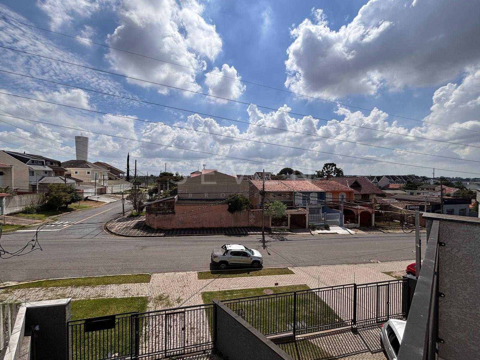 Sobrado à Venda no Bairro Uberaba  3 Quartos, Suíte e Ático