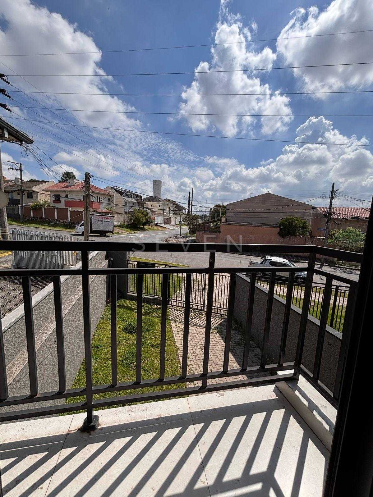 Sobrado à Venda no Bairro Uberaba  3 Quartos, Suíte e Ático