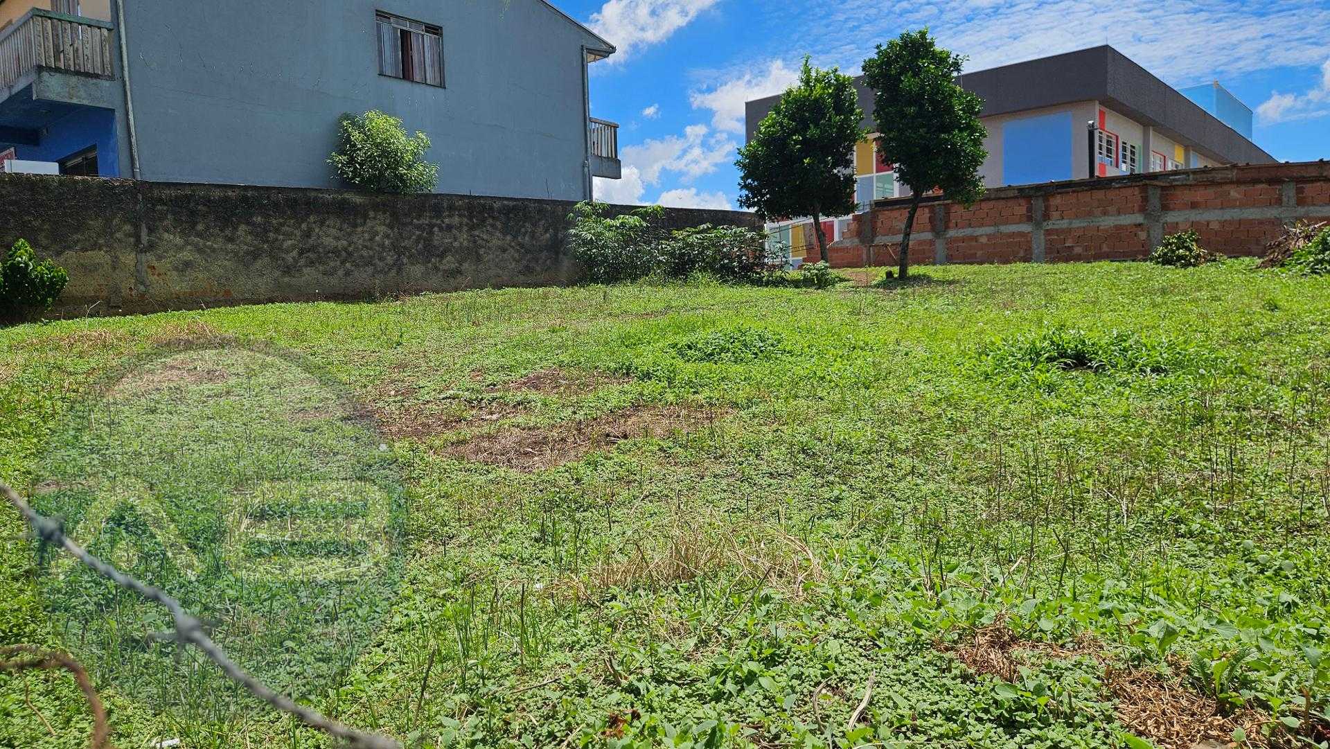 Terreno Espaçoso em Localização Privilegiada  Perfeito para Co...
