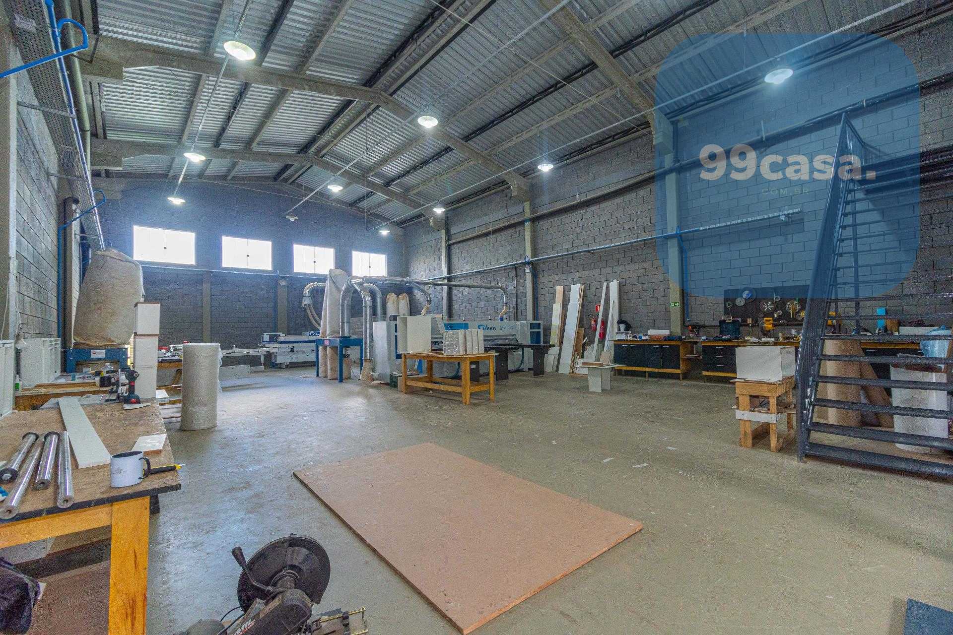 Galpão Industrial Comercial à Venda em Fazenda Rio Grande  587m 