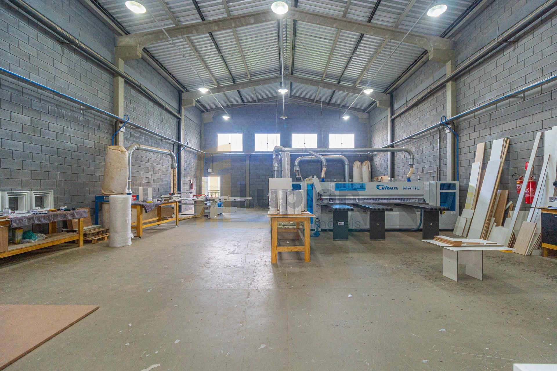 Galpão Industrial Comercial à Venda em Fazenda Rio Grande  587m 