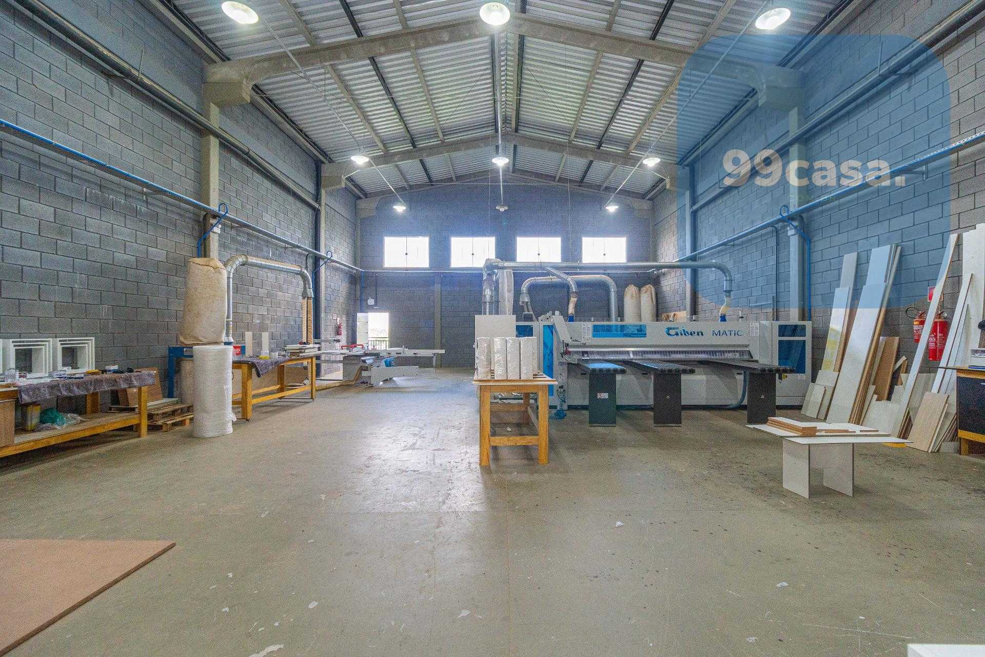 Galpão Industrial Comercial à Venda em Fazenda Rio Grande  587m 