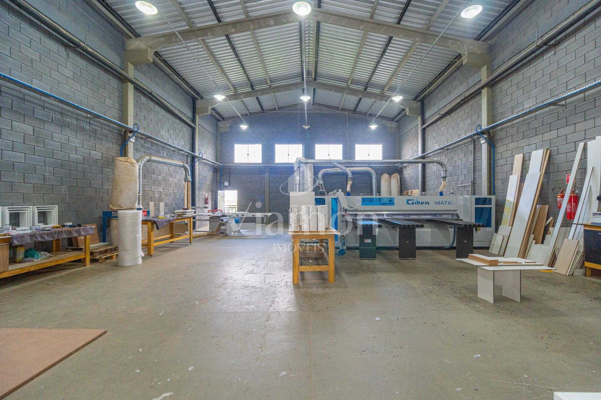 Galpão Industrial Comercial à Venda em Fazenda Rio Grande  587m 