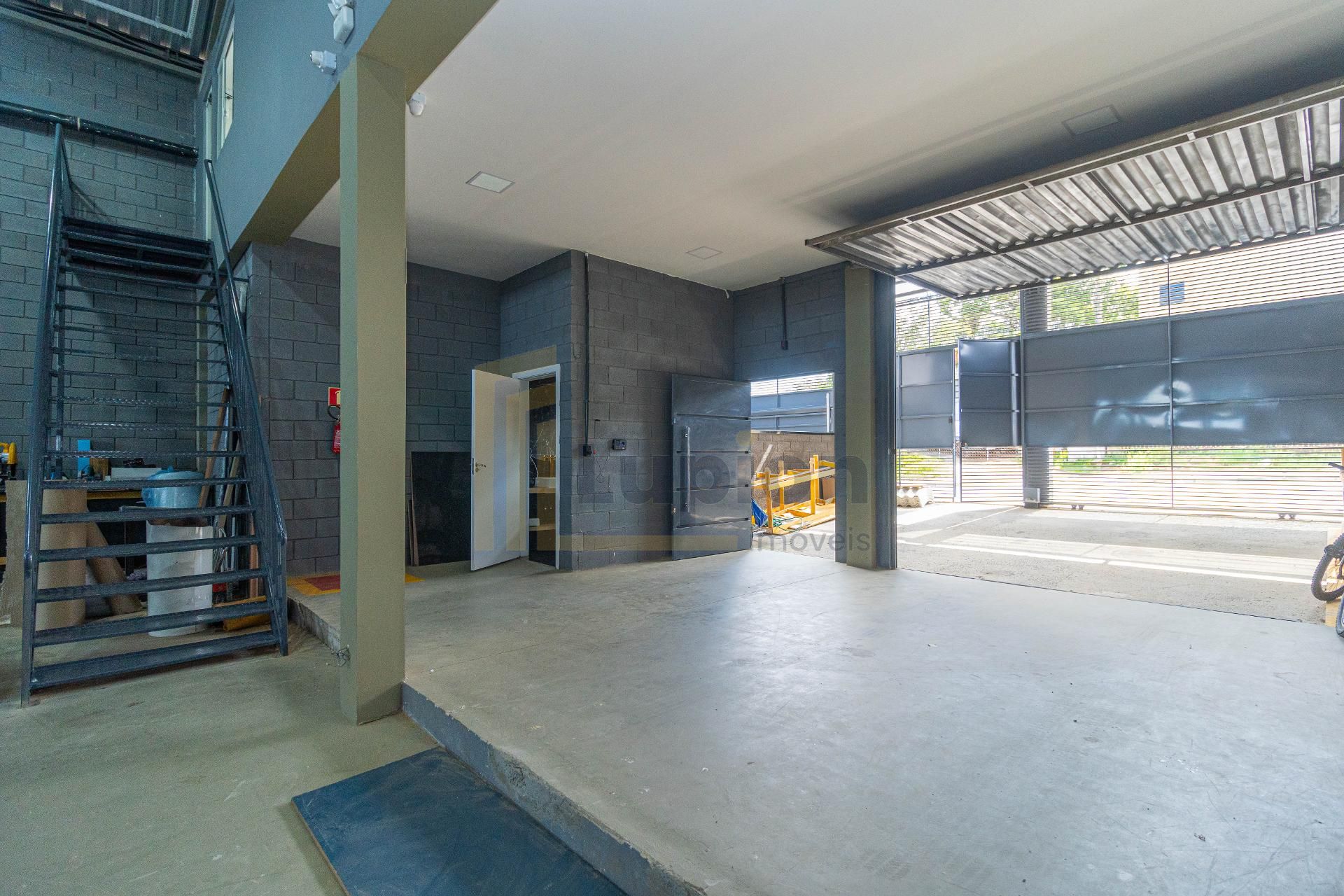 Galpão Industrial/Comercial à Venda em Fazenda Rio Grande: 587m²