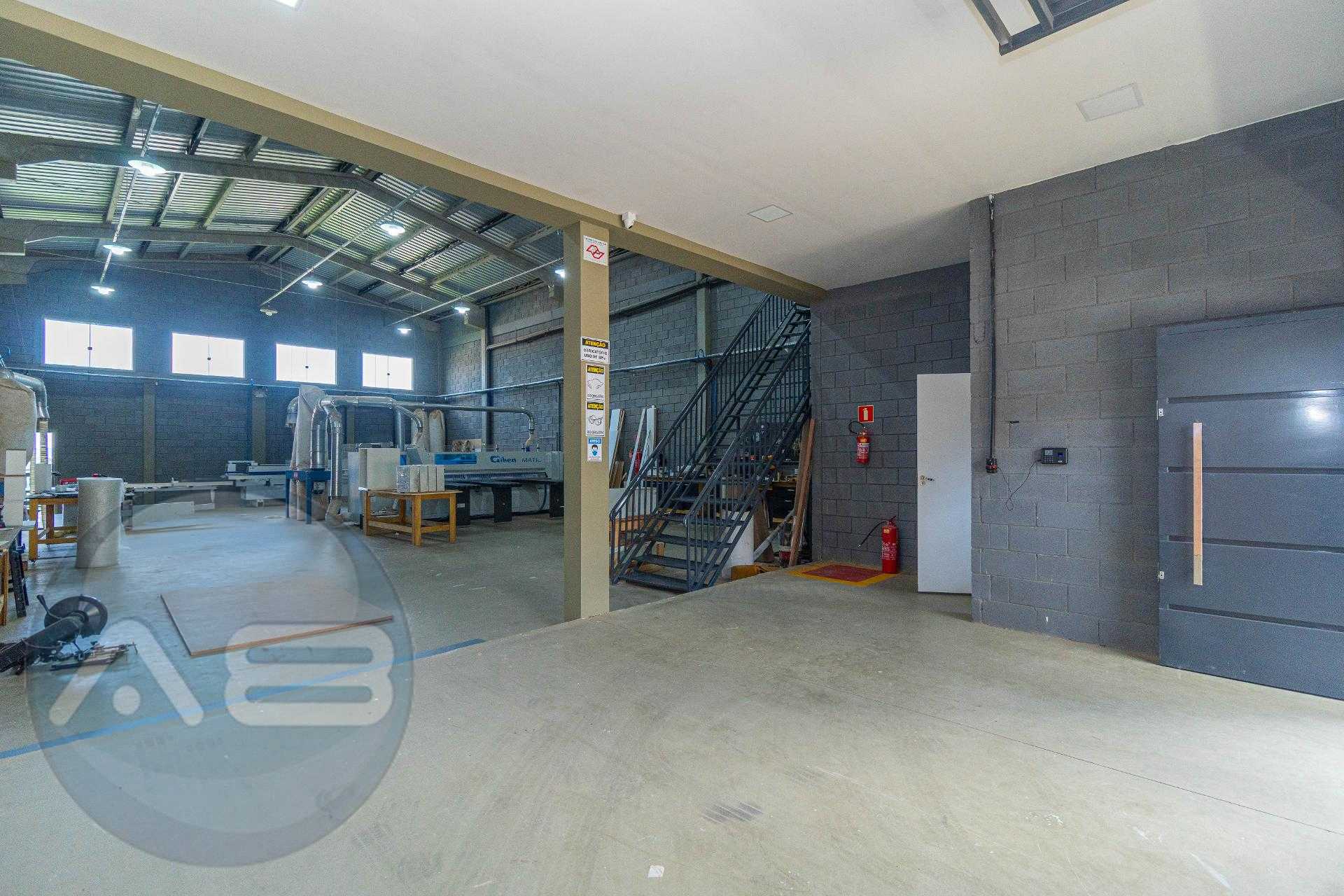 Galpão Industrial Comercial à Venda em Fazenda Rio Grande  587m 