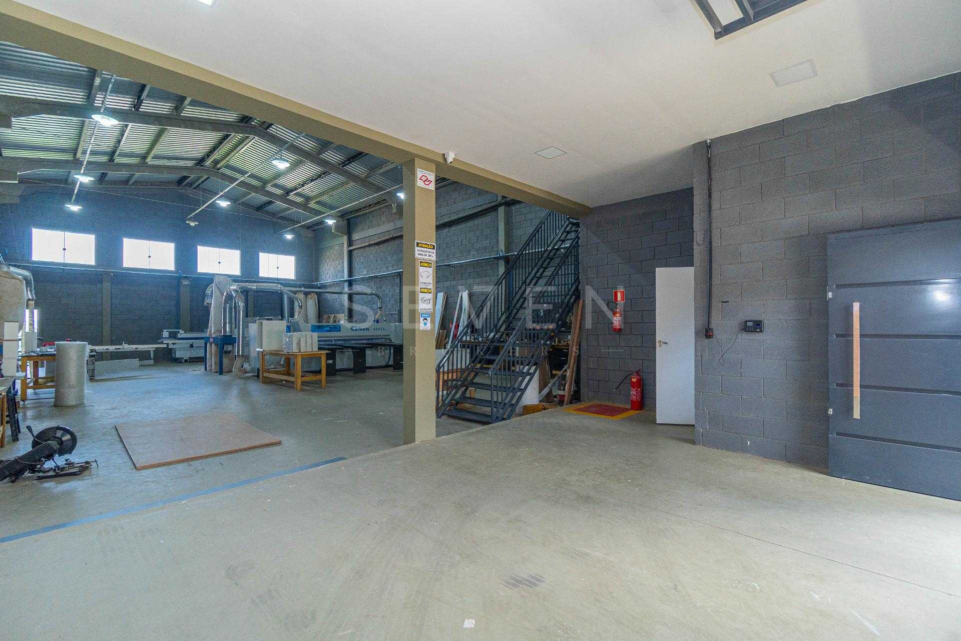 Galpão Industrial Comercial à Venda em Fazenda Rio Grande  587m 