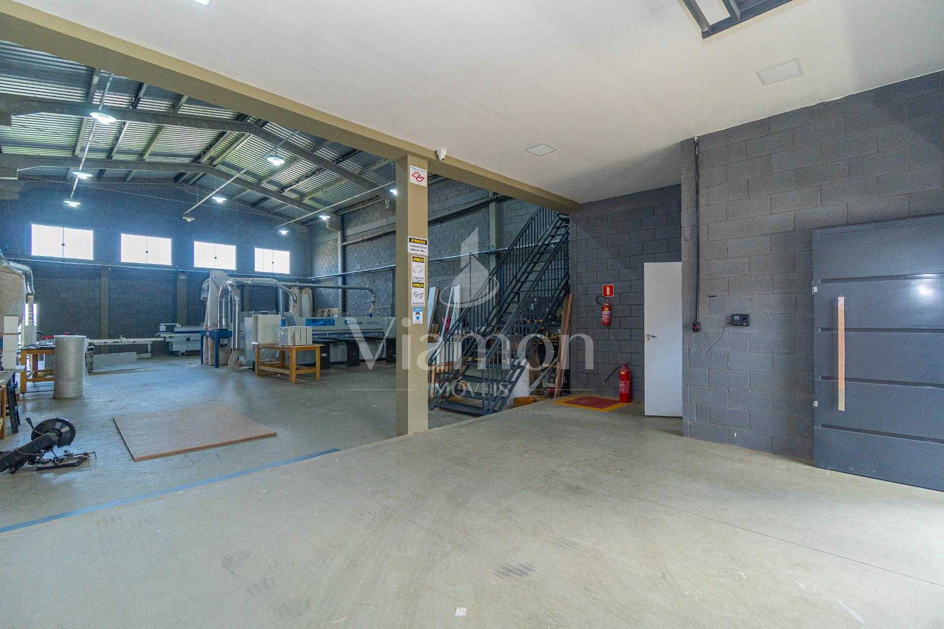 Galpão Industrial Comercial à Venda em Fazenda Rio Grande  587m 