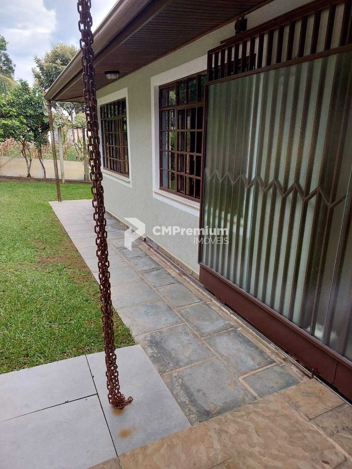 Viva no Paraíso do Tanguá, Casa Espaçosa com Jardim e Gourmet