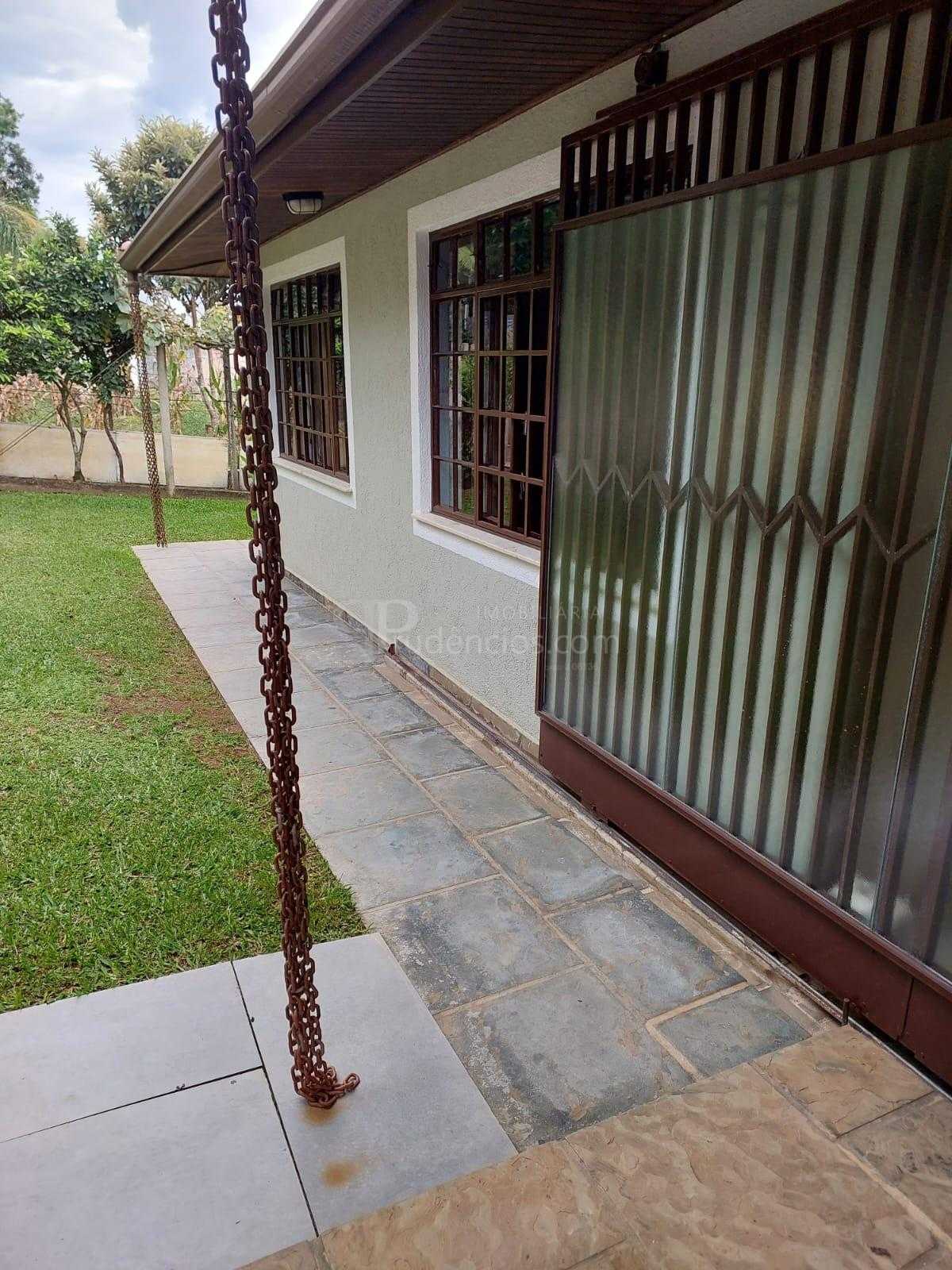 Viva no Paraíso do Tanguá, Casa Espaçosa com Jardim e Gourmet