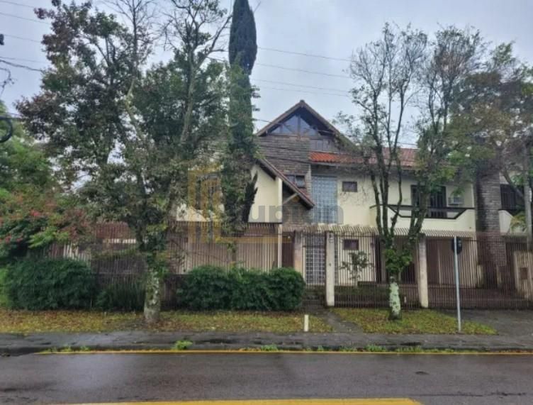 Sobrado de Esquina 3 Quartos à Venda  211 m  em Região Valorizada