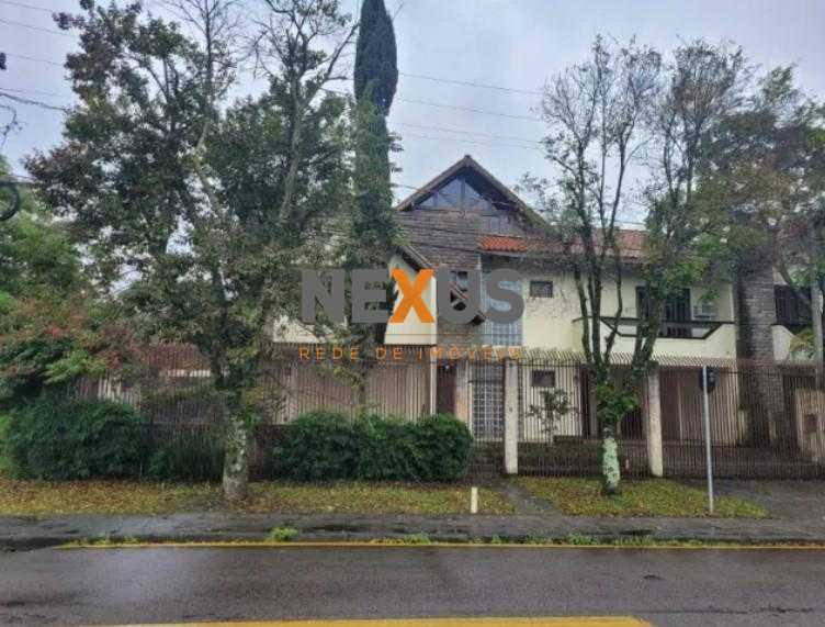 Sobrado de Esquina 3 Quartos à Venda  211 m  em Região Valorizada