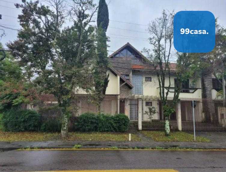 Sobrado de Esquina 3 Quartos à Venda  211 m  em Região Valorizada