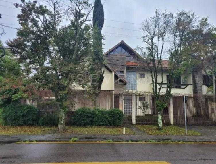 Sobrado de Esquina 3 Quartos à Venda  211 m  em Região Valorizada