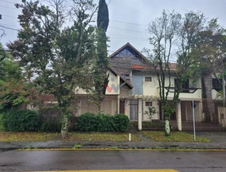 Sobrado de Esquina 3 Quartos à Venda  211 m  em Região Valorizada