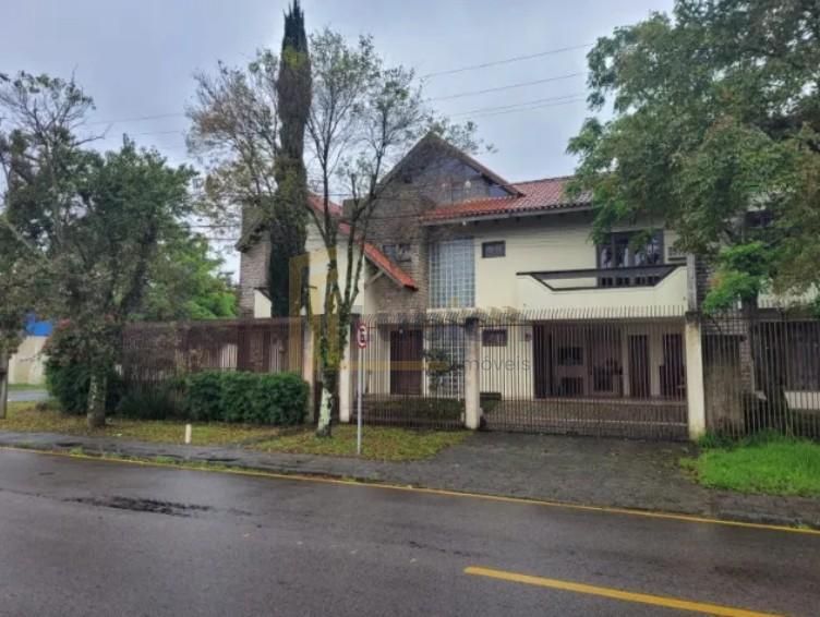 Sobrado de Esquina 3 Quartos à Venda  211 m  em Região Valorizada