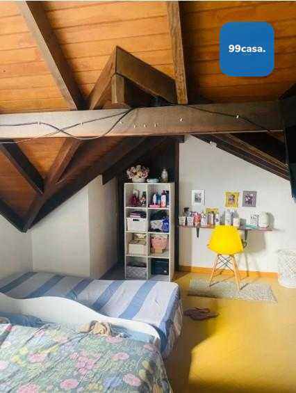 Sobrado de Esquina 3 Quartos à Venda  211 m  em Região Valorizada