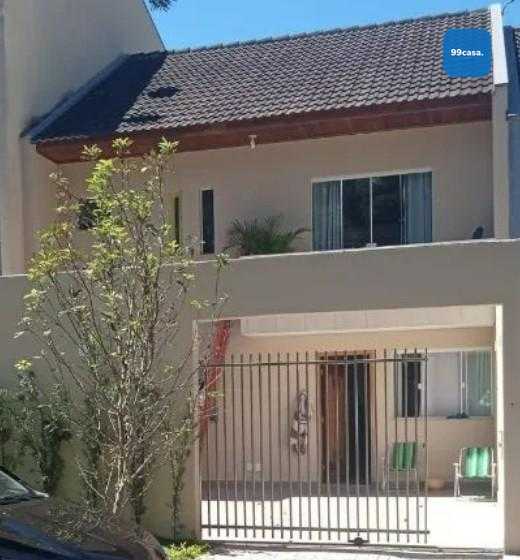 Sobrado Não Germinado no Santa Cândida com 180m², 3 Quartos e Ático Amplo