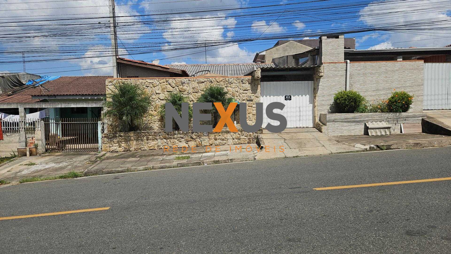 Casa com 3 dormitórios, quiosque com churrasqueira e móveis pl...