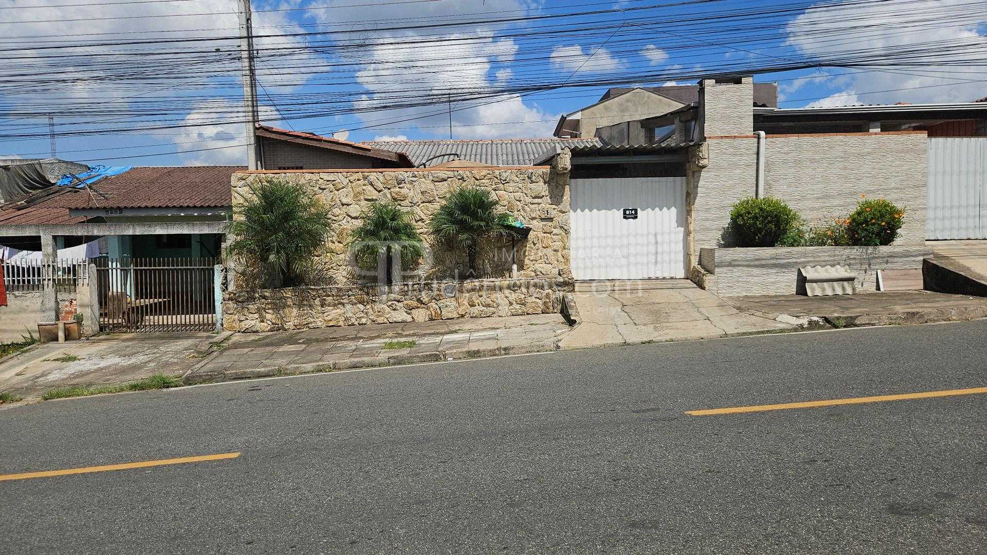 Casa com 3 dormitórios, quiosque com churrasqueira e móveis pl...