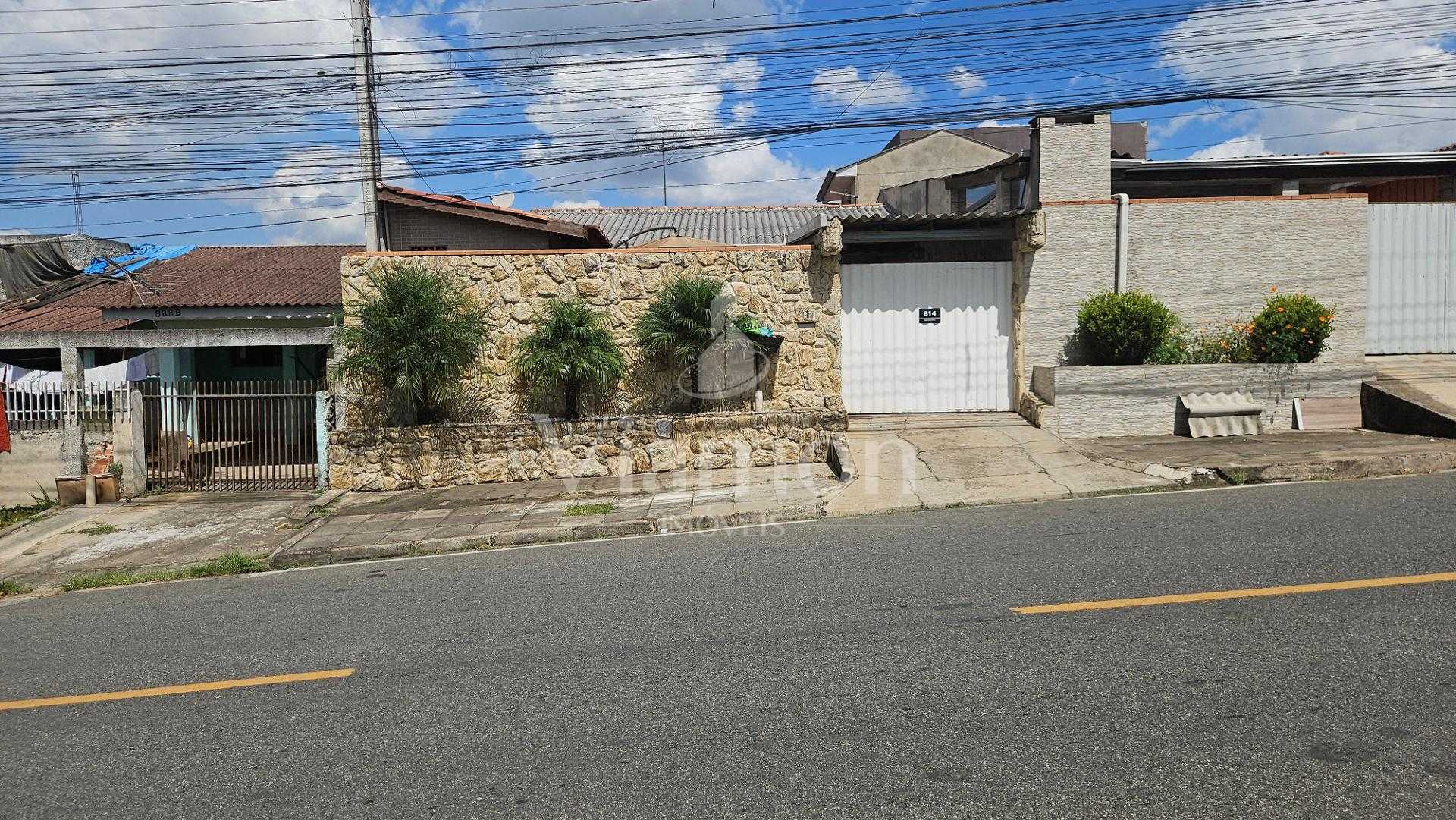 Casa com 3 dormitórios, quiosque com churrasqueira e móveis pl...