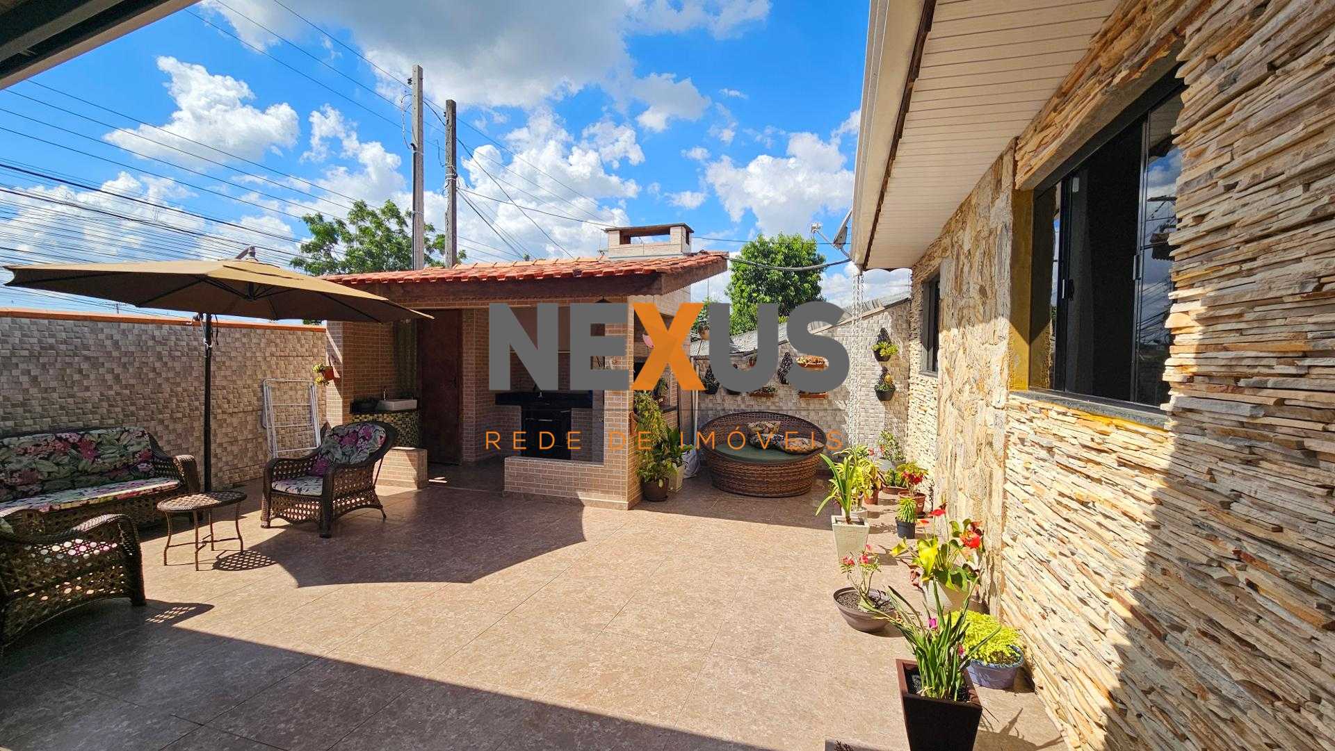 Casa com 3 dormitórios, quiosque com churrasqueira e móveis pl...