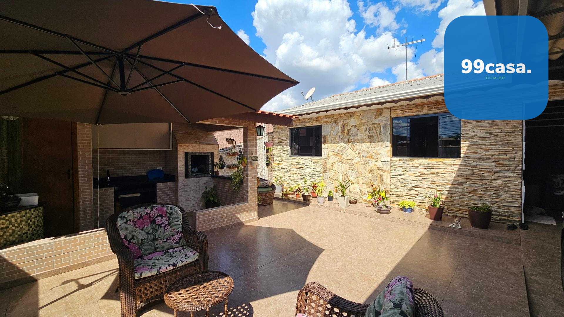 Casa com 3 dormitórios, quiosque com churrasqueira e móveis pl...