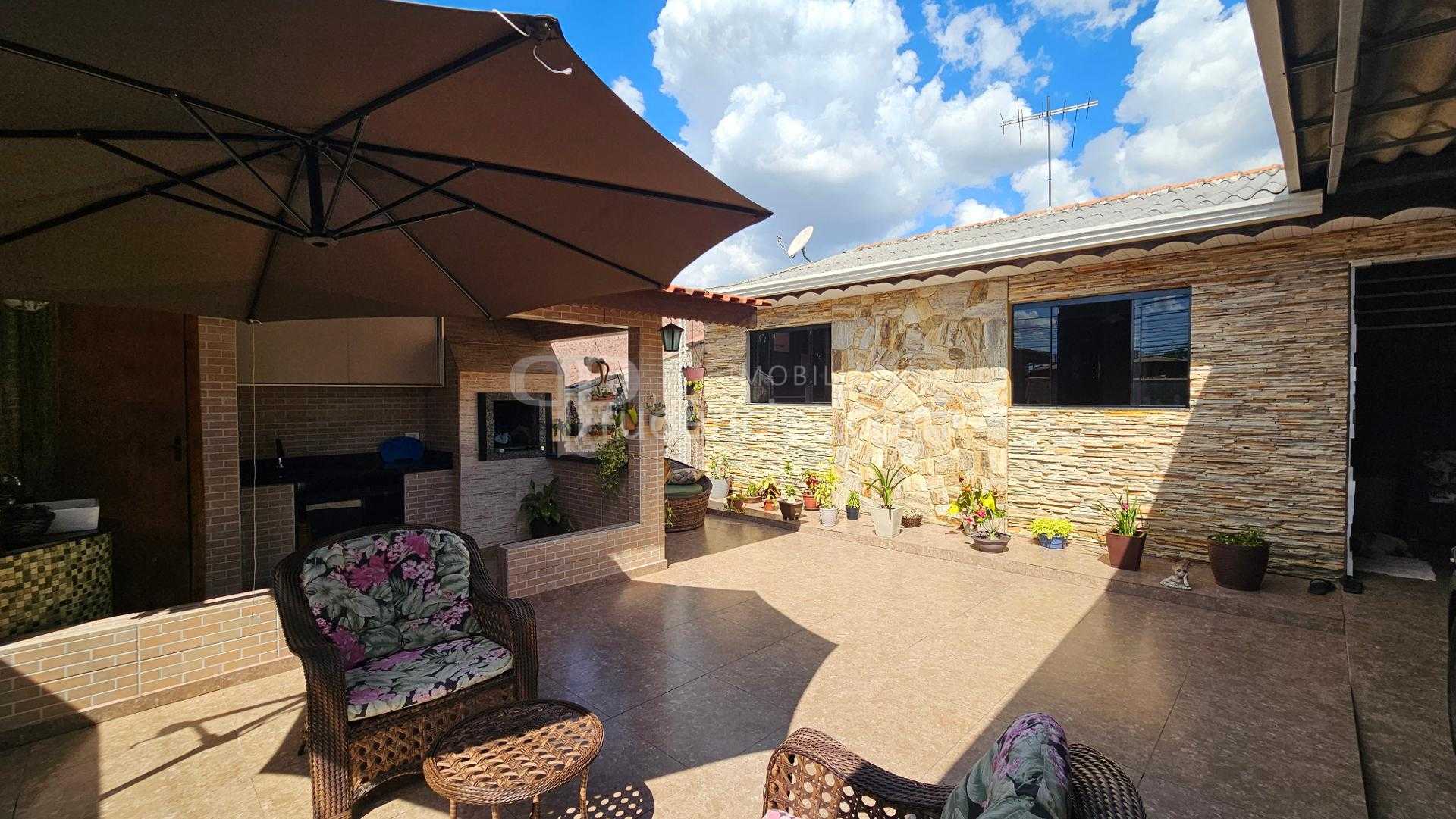 Casa com 3 dormitórios, quiosque com churrasqueira e móveis pl...