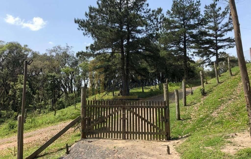 Chácara dos Sonhos no Campo  Casa em Madeira, Piscinas de Peix...