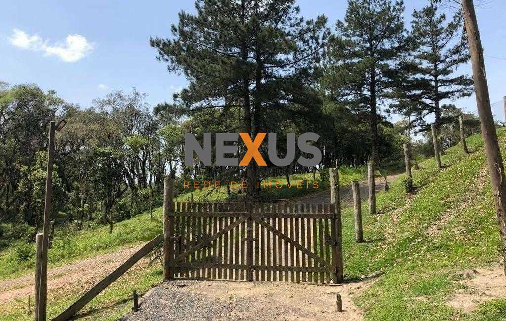 Chácara dos Sonhos no Campo  Casa em Madeira, Piscinas de Peix...