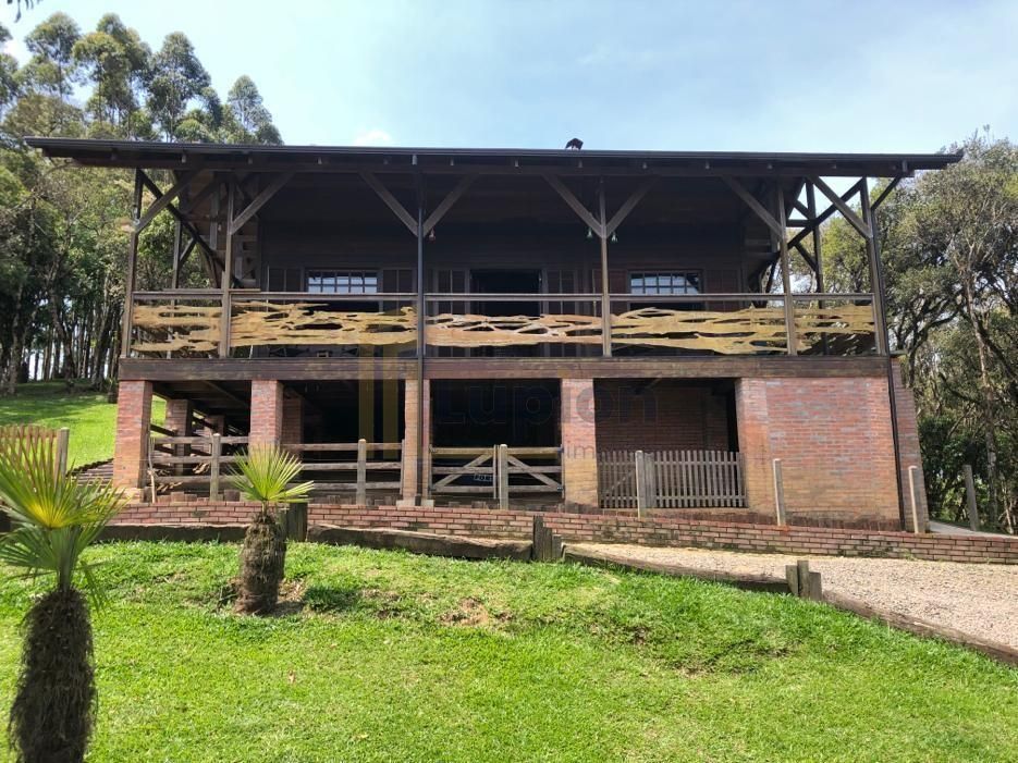 Chácara dos Sonhos no Campo  Casa em Madeira, Piscinas de Peix...
