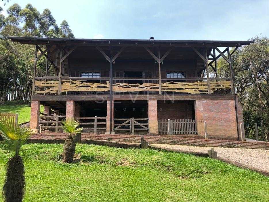 Chácara dos Sonhos no Campo  Casa em Madeira, Piscinas de Peix...