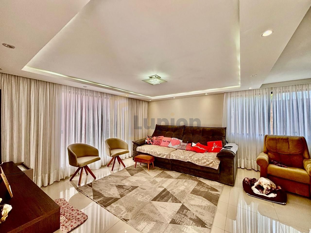 Sobrado Exclusivo em Condomínio Fechado no Boqueirão, Privacid...