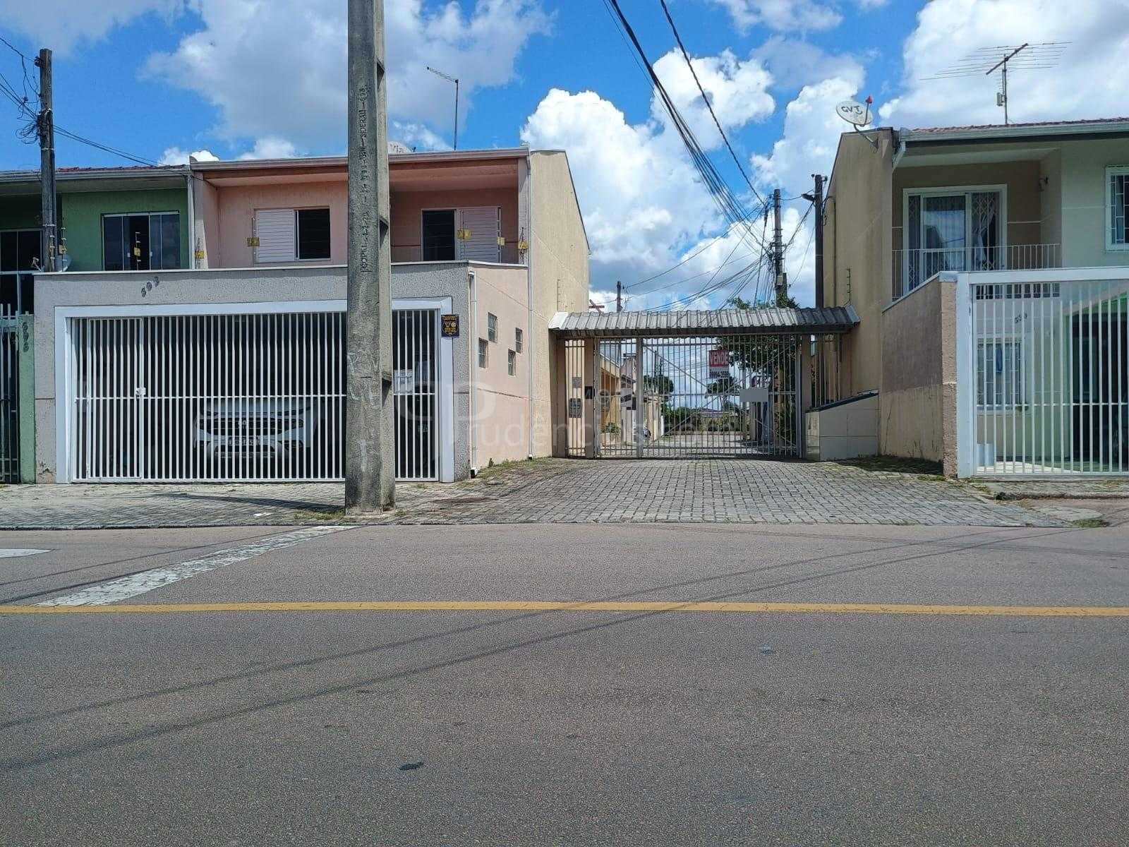 Casa à venda no Xaxim  3 quartos, sacada, 2 salas, garagem e á...