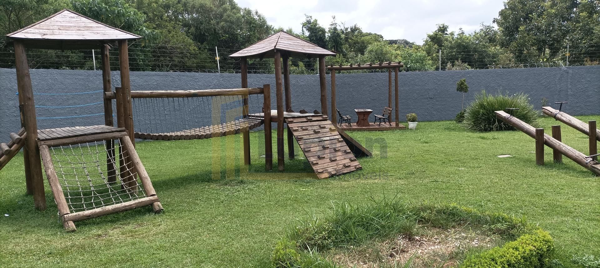 indo Terreno em Condomínio Fechado no Bairro Cachoeira  Segura...