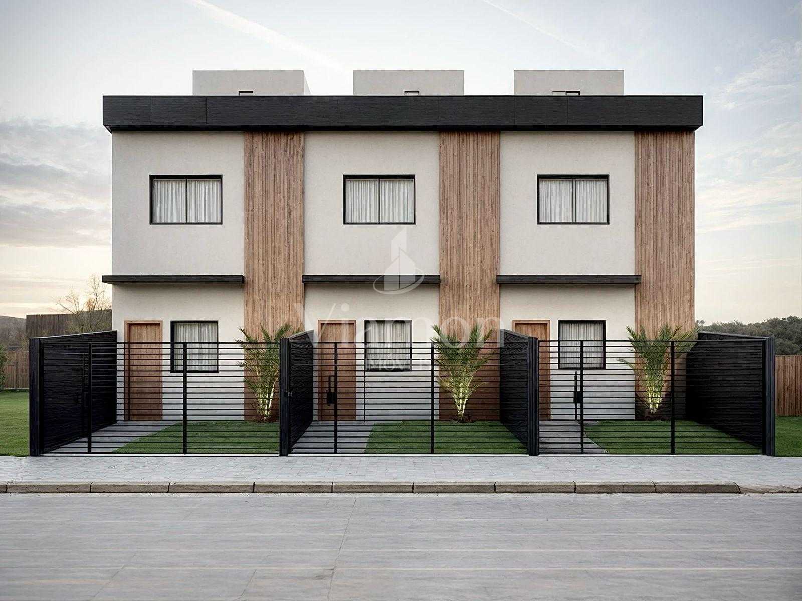 Casa Nova à Venda no Pinheirinho  2 Quartos, Quintal e Segurança