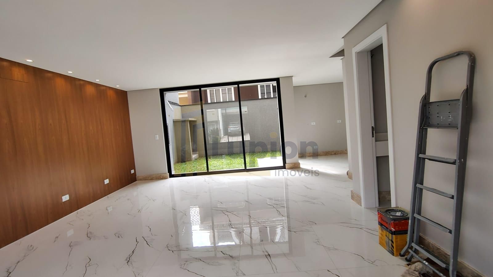 Lindo Sobrado 3 Dormitórios no Bairro Cachoeira  Barreirinha, ...