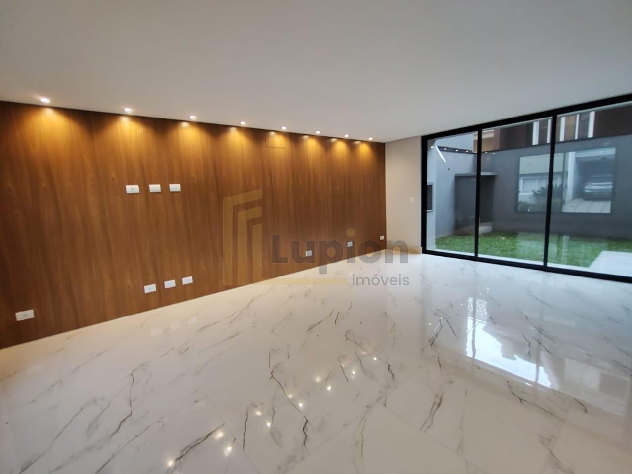 Lindo Sobrado 3 Dormitórios no Bairro Cachoeira  Barreirinha, ...